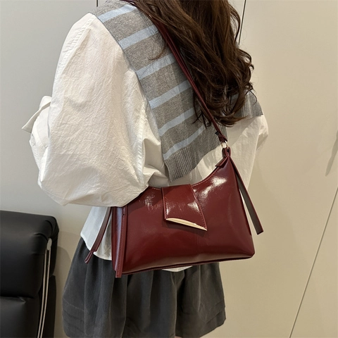 Bolso de Axila Minimalista de Cuero PU para Mujer Bolso Hobo de Color Liso con Hebilla de Metal Dorado y Correa Ajustable