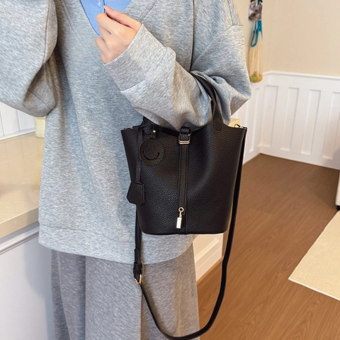 Borsa a Secchiello da Donna in Pelle PU con Trama a Buccia d'Arancia Retrò Borsa a Tracolla a Mano con Lucchetto e Ciondolo Smiley