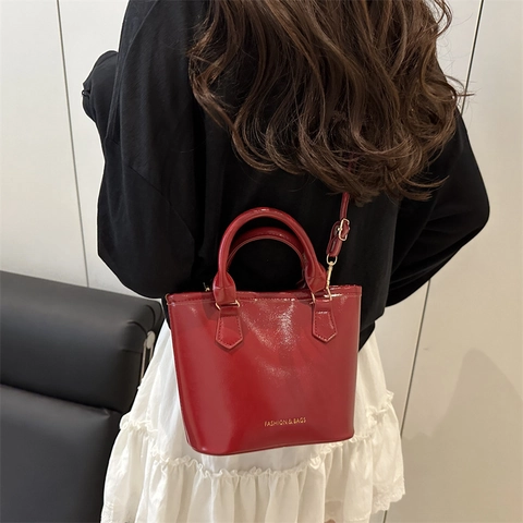 Minimalistische Dames PU Leer Emmertas Koreaanse Stijl Crossbody Schoudertas Letterprint Veelzijdige Handtas Voor Dagelijks Gebruik