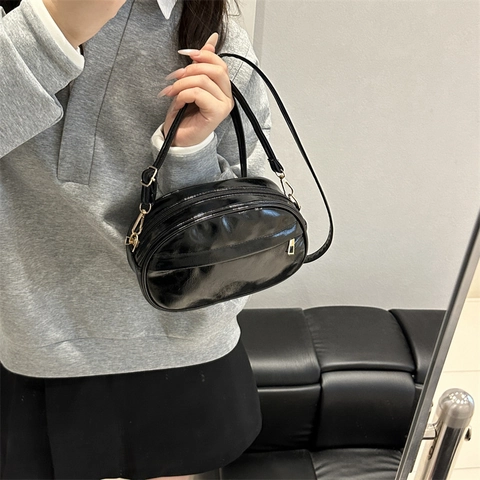 Bolso Bandolera Ovalado de Cuero PU Brillante Minimalista Urbano para Mujer con Correa de Hombro Ancha Ajustable Color Sólido Bolso de Moda