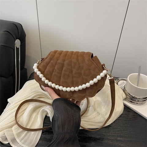 Women Shell Shaped Crossbody Bag Elegant Artificial Pearl Chain Decor PU Leather Shoulder Bag Versatile Small Square Purse