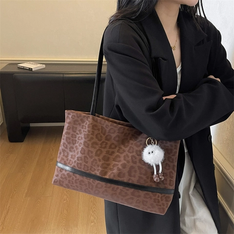 Fashion Women Leopard Print Large Capacity Faux Suede Tote Bag Autumn Winter Versatile Shoulder Bag With Plush Charm