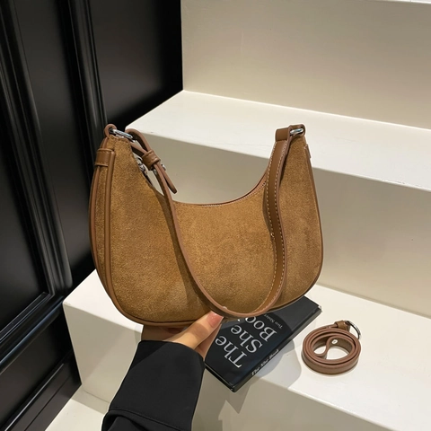 Vintage Suede PU Patchwork Crescent Moon Underarm Bag For Women Solid Color Retro Hobo Crossbody Bag With Adjustable Strap