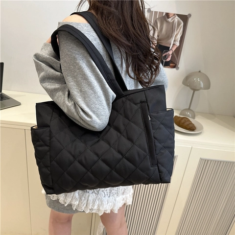 Urban Minimalist Quilted Diamond Lattice Tote Bag For Women Large Capacity Cotton Padded Shoulder Bag Casual Handbag
