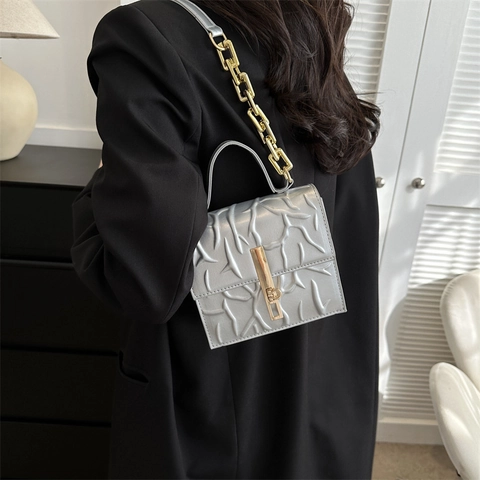 Damen Mode PU Leder Geprägt Zweig Textur Schultertasche Mit Goldener Kette Modern Kleine Quadratische Umhängetasche