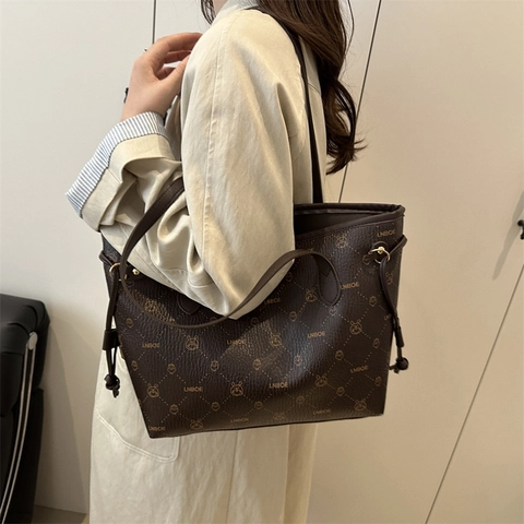 Fashion Artificial Leather Tote Bag For Women Large Capacity Letter Cartoon Printed Shoulder Bag Versatile Commuting Handbag