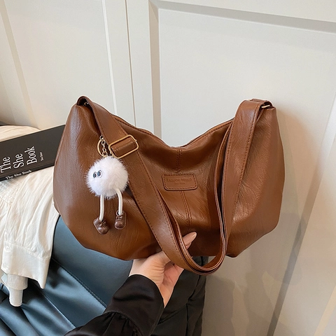 Women Large Capacity PU Leather Tote Bag Street Fashion Stitching Shoulder Crossbody Hobo Bag With Plush Pendant For Daily Commuting