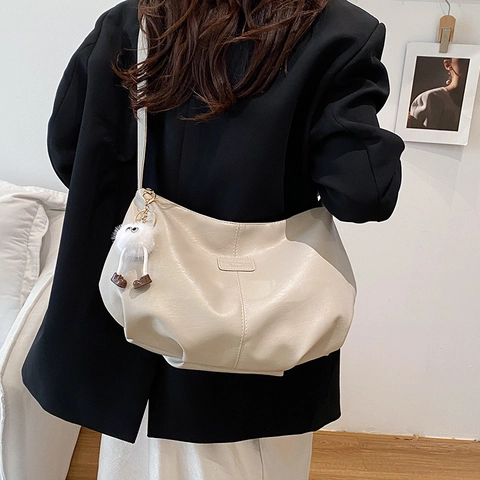 Women Large Capacity PU Leather Tote Bag Street Fashion Stitching Shoulder Crossbody Hobo Bag With Plush Pendant For Daily Commuting