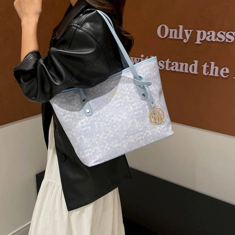 Large Capacity PU Leather Mosaic Grid Tote Bag Women Fashion Urban Commuting Shoulder Bag With Gold Metal Letter Charm