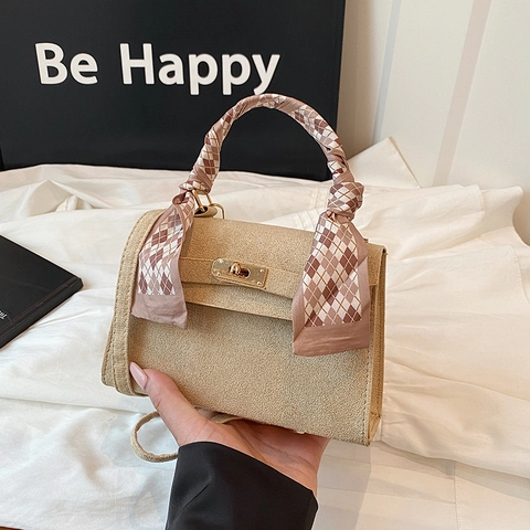 Damen Stylisch PU Leder Umhängetasche Kleine Trapez Handtasche Mit Seidenschal Dekor Gold Drehverschluss Koreanische Mode Schultertasche