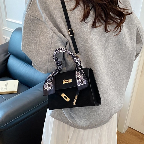 Damen Stylisch PU Leder Umhängetasche Kleine Trapez Handtasche Mit Seidenschal Dekor Gold Drehverschluss Koreanische Mode Schultertasche