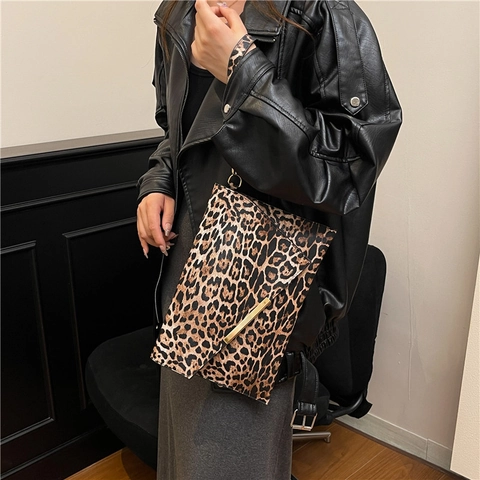 Fashion Leopard Print Envelope Clutch Bag For Women Chic PU Leather Small Square Shoulder Bag With Gold Metal Bar Decoration