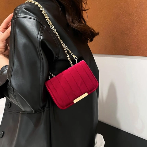 Women Vintage Velvet Quilted Chain Crossbody Bag Small Square Flap Shoulder Bag Elegant Party Evening Purse Handbag