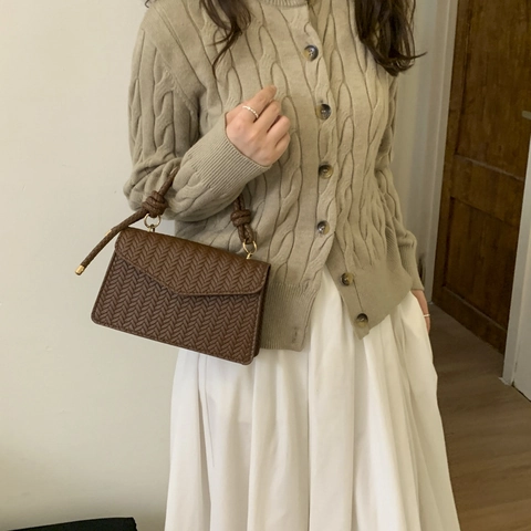 Damen Retro Gewebte Klappe Umhängetasche Minimalistische PU Leder Kleine Quadratische Handtasche Mit Geknotetem Griff