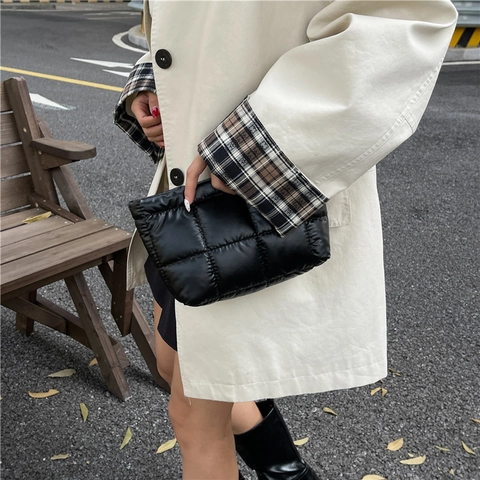 Dames Gewatteerde Clutch Bag Gevoerde Metallic PU Leer Grote Capaciteit Handtas Modieuze Space Cotton Cosmeticatas
