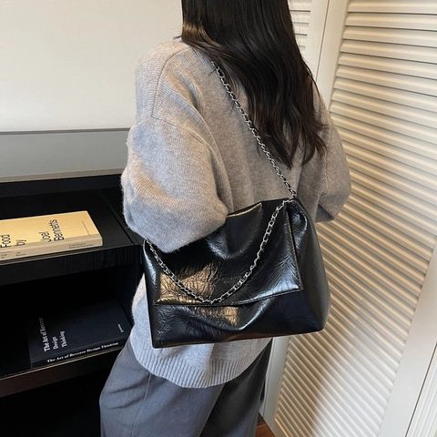 Damen Große Kapazität PU Leder Tragetasche 2025 Neue Minimalistische Kette Schultertasche Glänzend Crossbody Pendler Handtasche
