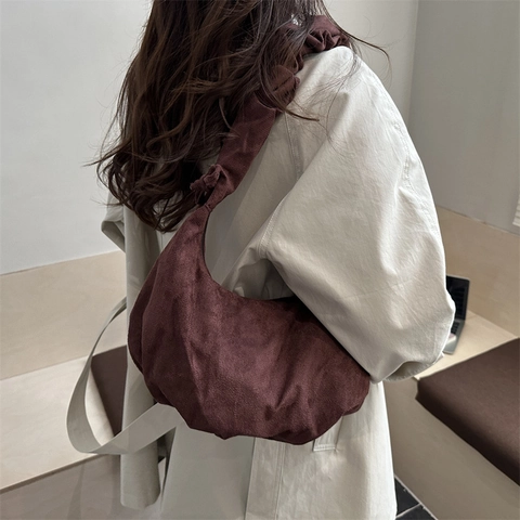 Vintage Faux Suede Half Moon Shoulder Bag For Women Casual Pleated Strap Underarm Crossbody Bag Niche Dumpling Bag