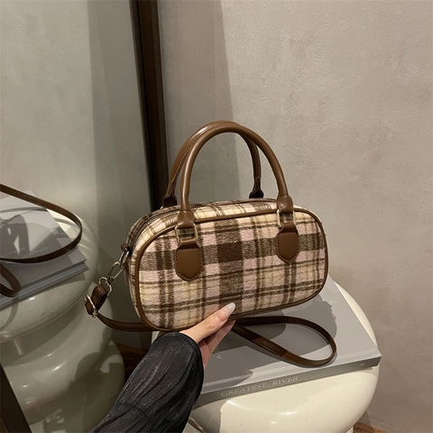 Women Vintage Plaid Boston Bag British Style Woolen Fabric Crossbody Bag Small Shoulder Handbag Retro Checkered Travel Satchel Purse