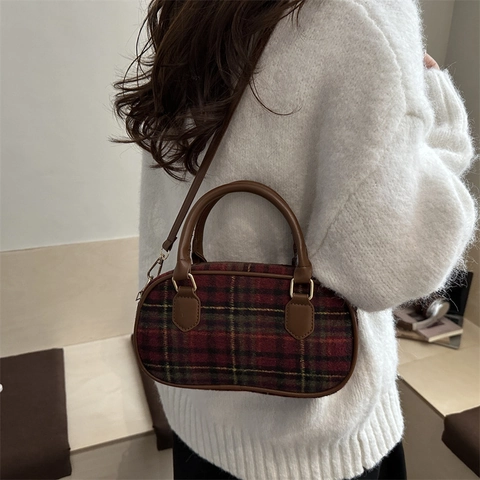 Women Vintage Plaid Boston Bag British Style Woolen Fabric Crossbody Bag Small Shoulder Handbag Retro Checkered Travel Satchel Purse