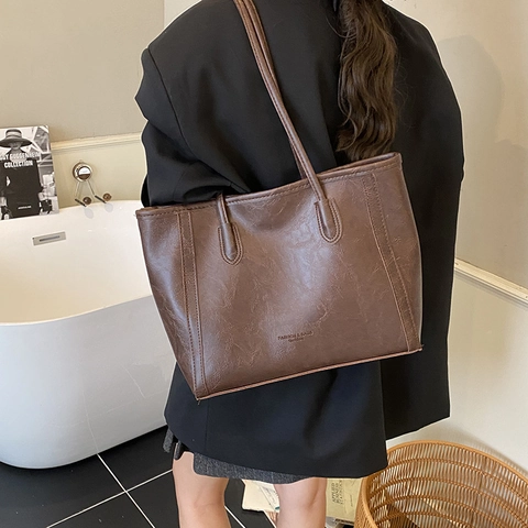 Damen Große Kapazität PU Leder Tote Bag Vintage Umhängetasche Mit Plüschbär Anhänger Reißverschluss Pendler Student Handtasche
