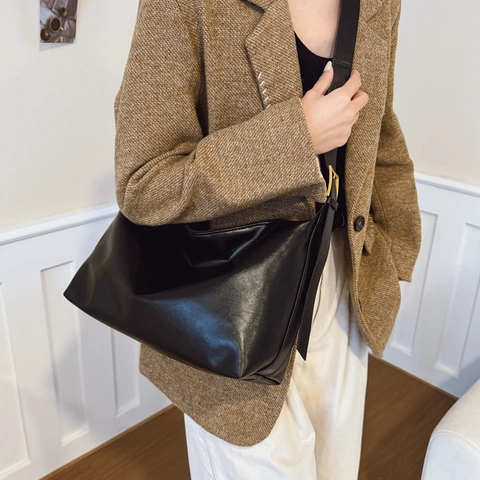 Women Large Capacity PU Leather Tote Bag Minimalist Retro Shoulder Bag Solid Color Casual Commuter Crossbody Bag