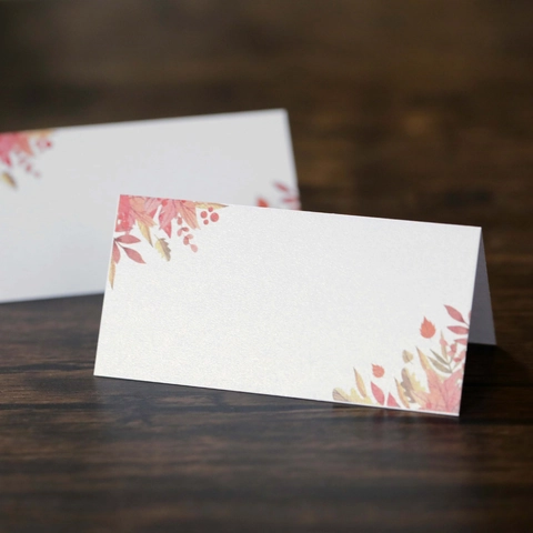 Esdoornblad Bedrukte Plaatskaarten Laser Uitgehold Tafel Zitplaatskaarten Parelmoer Papier Opvouwbare Naamkaarten Voor Bruiloft Feest