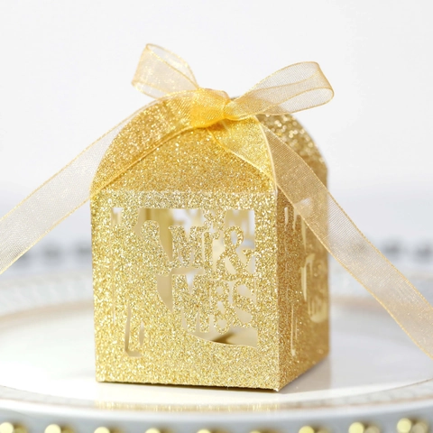 Laser Cut Mr & Mrs Glitter Wedding Candy Box With Ribbon Hollow Bride Groom Silhouette Party Favor Gift Boxes