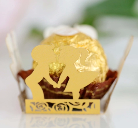 Laser Cut Hollow Boy Girl Silhouette Pearlescent Paper Chocolate Lace Wrapper Wedding Party Candy Cake Decoration