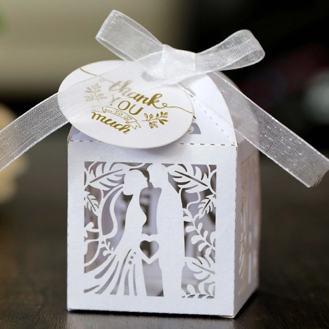 Laser Cut Heart Hollow Candy Box Wedding Favors Gift Packaging Pearlescent Paper Chocolate Boxes With Ribbon Tag