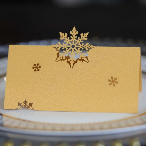 Marque-places Flocon de Neige Découpés au Laser Papier Nacré Décoration de Table Mariage Noël Cartes de Nom Pliantes