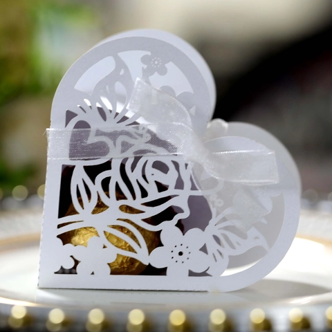 Scatola Regalo per Caramelle a Forma di Cuore Intagliata al Laser Motivo Rosa Con Fiocco per San Valentino Matrimonio Festa