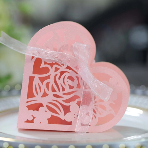 Scatola Regalo per Caramelle a Forma di Cuore Intagliata al Laser Motivo Rosa Con Fiocco per San Valentino Matrimonio Festa