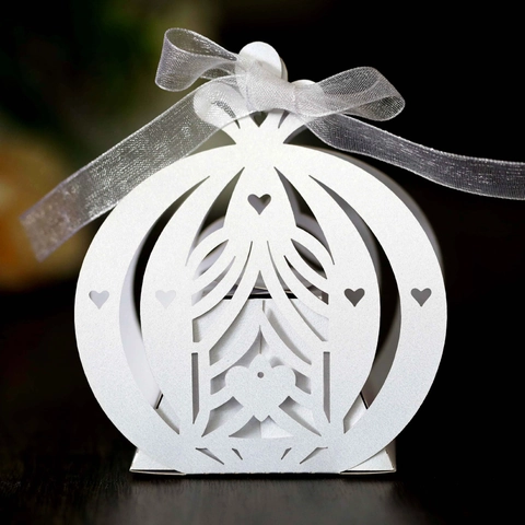 Europäische Laser Ausschnitt Kürbiskutsche Hochzeit Süßigkeitenbox Perlmuttpapier Geschenkbox Mit Band Für Schokolade Party Favor