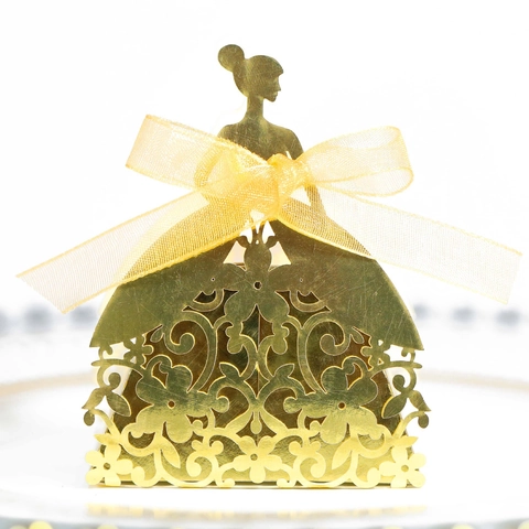 Elegant Laser Cut Wedding Favor Candy Box Pearl Paper Hollow Floral Bride Silhouette Party Gift Box For Engagement Wedding