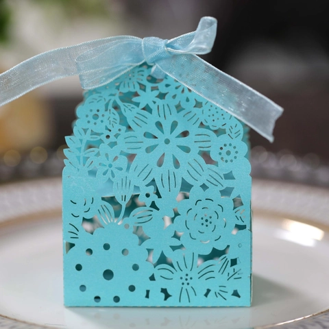 Elegante Scatola per Caramelle Matrimonio Europea Intagliata al Laser Carta Perlata Confezione Regalo con Nastro Decorazione