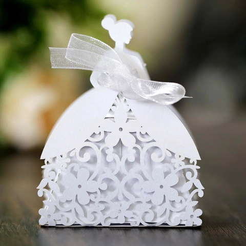 Elegant Laser Cut Wedding Favor Candy Box Pearl Paper Hollow Floral Bride Silhouette Party Gift Box For Engagement Wedding