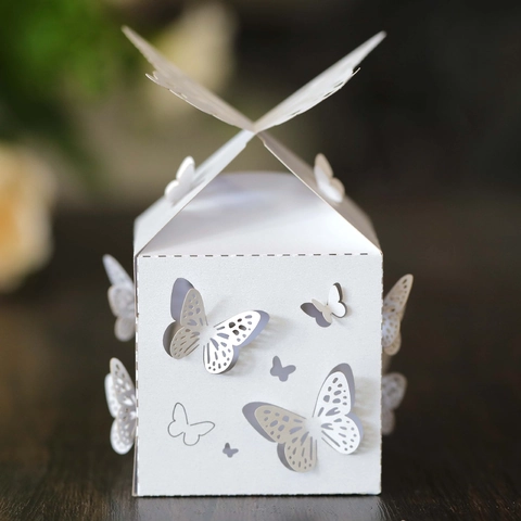 Laser Cut Butterfly Wedding Favor Boxes Pearlescent Paper Candy Gift Box For Chocolate Party Decorations Wedding Supplies