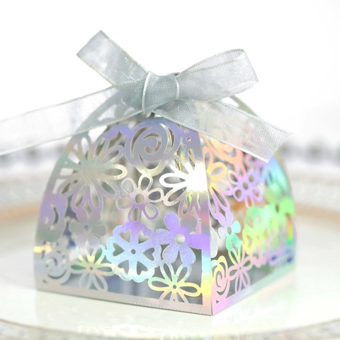 Scatola di Caramelle in Carta a Forma di Cuore e Fiore Intagliata al Laser Con Fiocco in Raso per Matrimonio e Festa