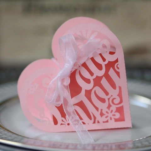 Lasergeschnitten Herzförmig Hochzeit Süßigkeitenschachtel Ausgehöhlt Blume Perlmuttpapier Geschenkbox Mit Band Für Valentinstag Party