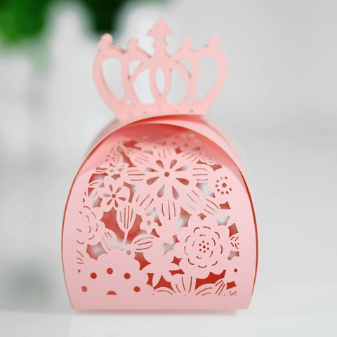 Europäische Lasergeschnittene Perlmuttpapier Süßigkeitenbox Elegante Krone Hohl Blume Geschenkbox Für Hochzeit Party Gastgeschenk