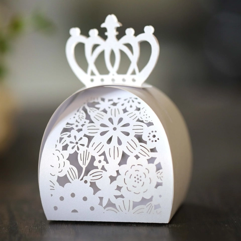 Europäische Lasergeschnittene Perlmuttpapier Süßigkeitenbox Elegante Krone Hohl Blume Geschenkbox Für Hochzeit Party Gastgeschenk