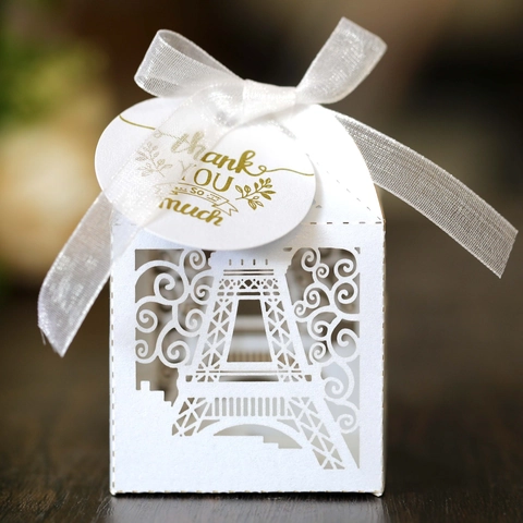 Scatola di Caramelle Intagliata al Laser Torre Eiffel Elegante Carta Perlata Confezione Regalo per Matrimonio Con Nastro e Cartellino