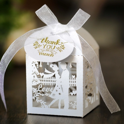 Scatola per Caramelle Romantica Tagliata al Laser con Nastro Etichetta di Ringraziamento Confezione Regalo Amore Coppia per Matrimonio