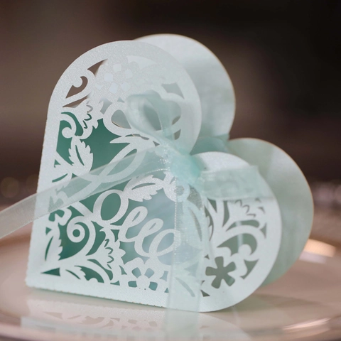 Laser Cut Heart Shaped Love Favor Box With Ribbon Pearlescent Paper Candy Box For Wedding Valentine Party Decoration
