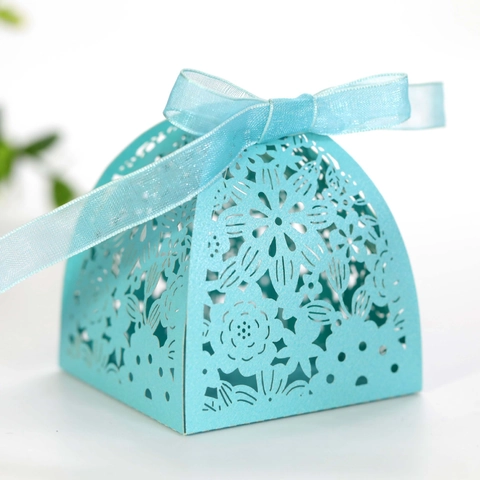 Laser Geschnitten Hochzeit Gastgeschenke Perlmuttpapier Süßigkeiten Box Mit Band Hohl Blumen Schokolade Verpackung Party Geschenkbox