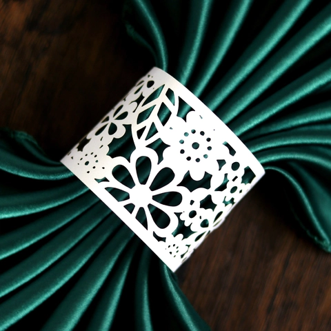 Laser Cut Hollow Floral Napkin Rings Pearlescent Paper Napkin Buckles For Wedding Party Holiday Festive Table Decoration