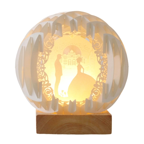 Veilleuse Boule de Sculpture sur Papier 3D Lampe Silhouette DIY Découpée au Laser Avec Base en Bois Couple de Mariage Romantique Château Motif Ambiance Jaune Chaud Lampe de Table pour Décoration de Chambre Cadeau