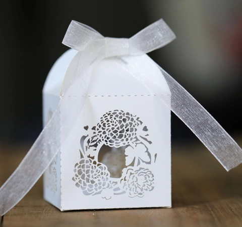 Scatola di Caramelle in Carta Perlata Intagliata a Laser con Farfalla e Fiocco Elegante Scatola Regalo per Matrimonio Cioccolato