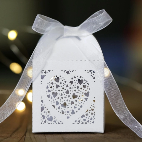 Laser Cut Heart Wedding Candy Box Hollow Out Pearlescent Paper Party Favor Box With Satin Ribbon Elegant Gift Packing Case