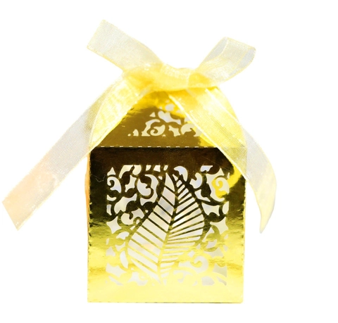 Laser Cut Leaf Design Pearlescent Paper Wedding Candy Box With Ribbon Bow Hollow Out Gift Favor Packaging Case Party Decor